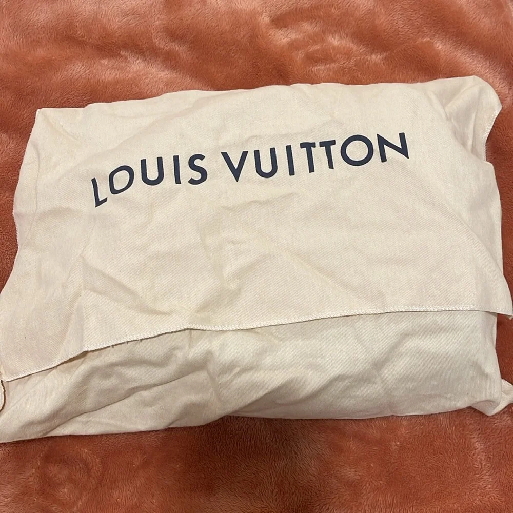 Louis Vuitton reposhing this